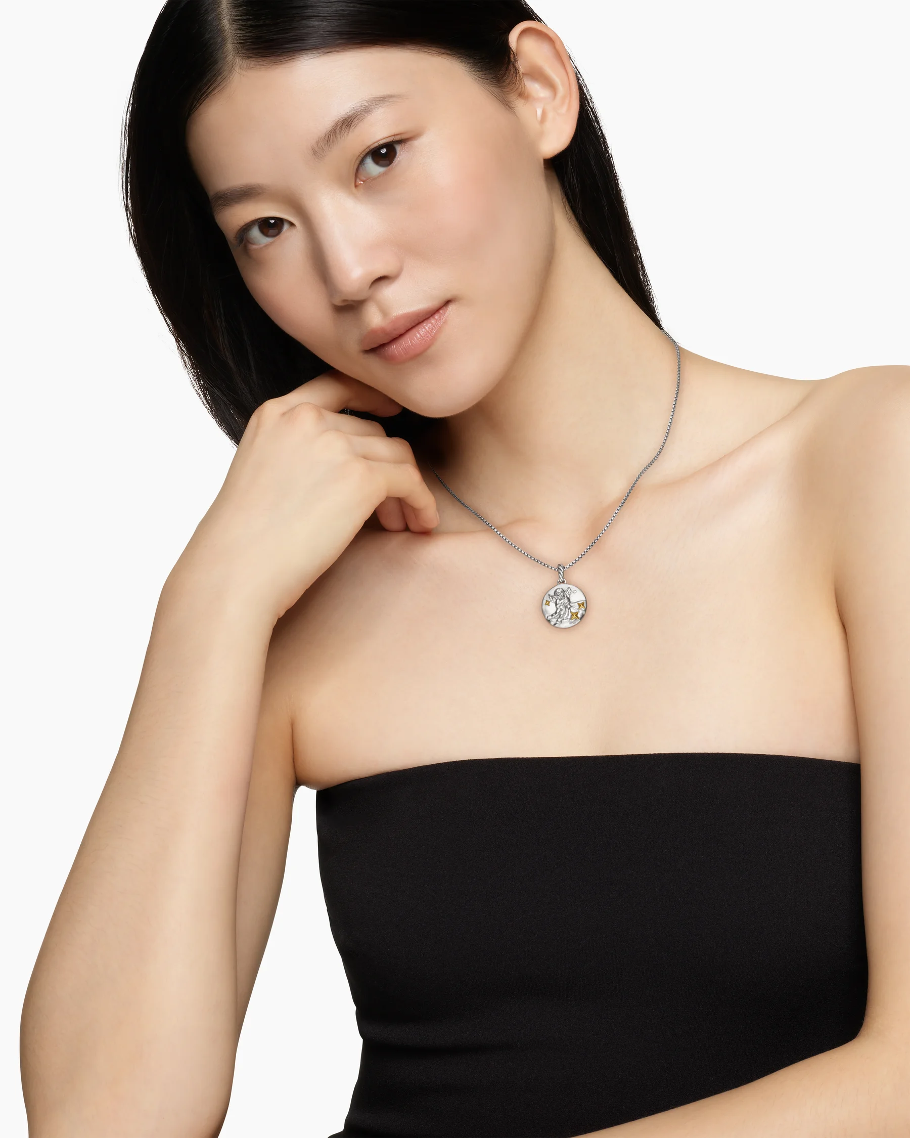 Aquarius Amulet in 18K Yellow Gold with Diamonds, 19mm