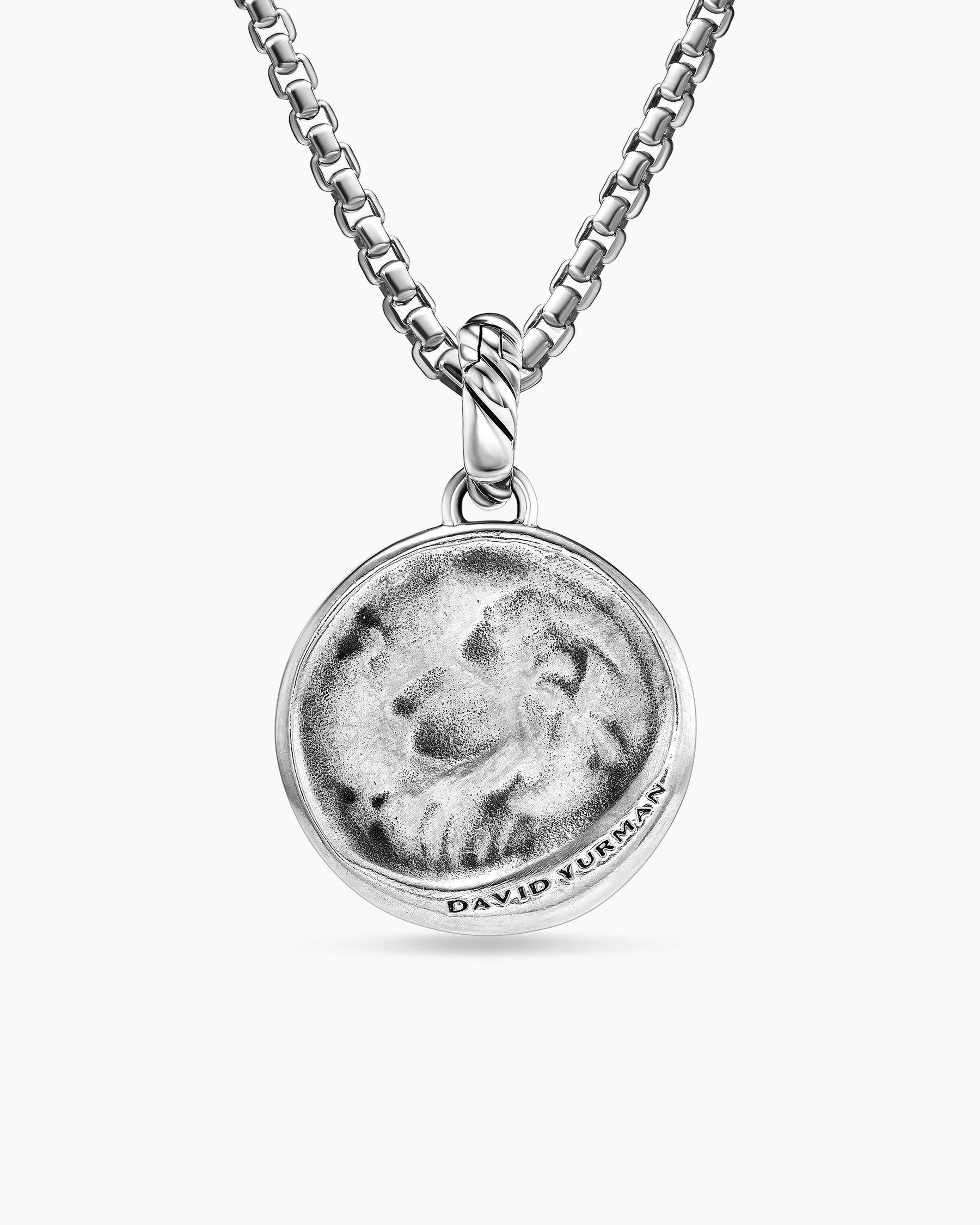 Leo Amulet in 18K Yellow Gold with Diamonds, 19mm 11 Leo Amulet in 18K Yellow Gold with Diamonds, 19mm