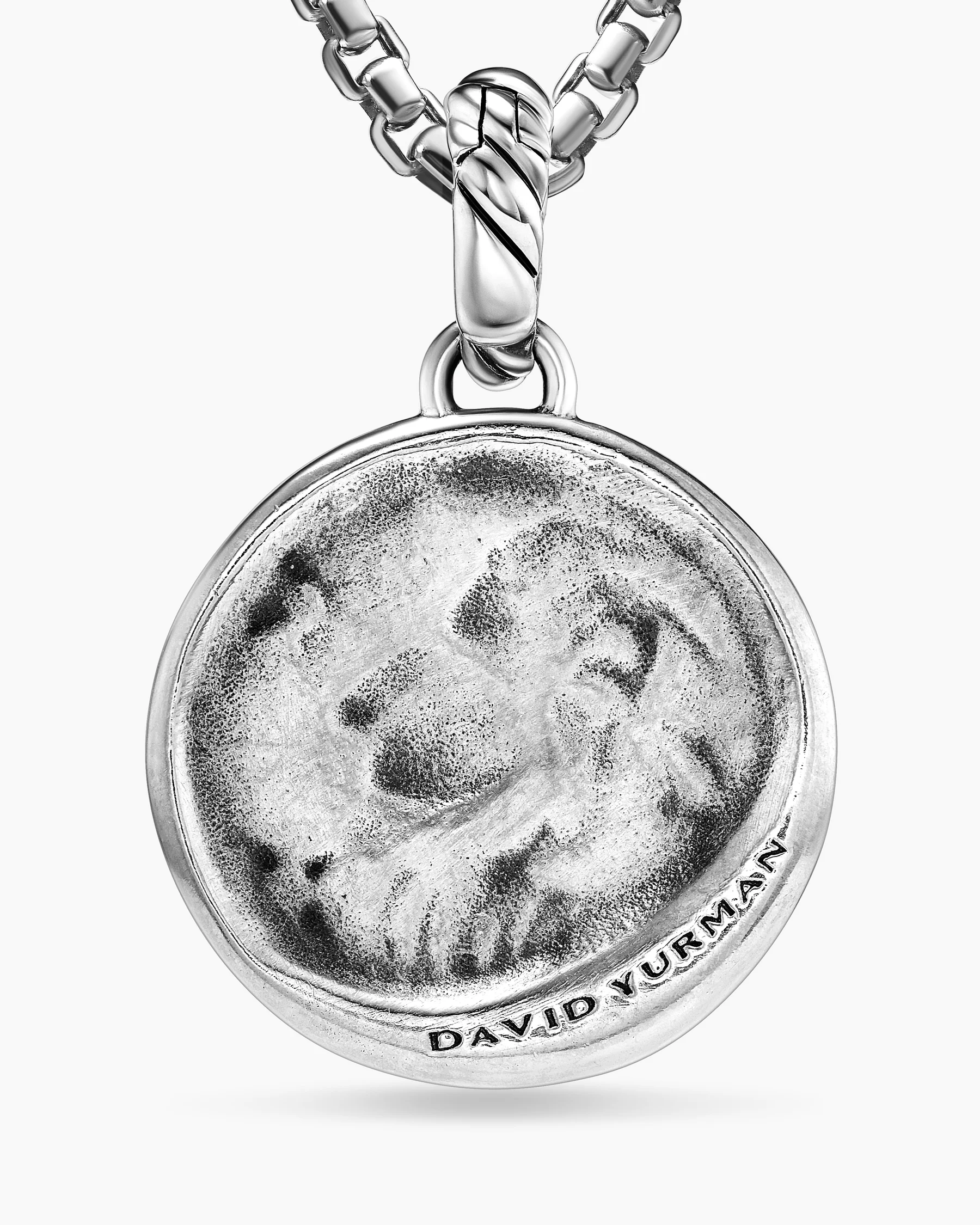 Leo Amulet in 18K Yellow Gold with Diamonds, 19mm 13 Leo Amulet in 18K Yellow Gold with Diamonds, 19mm