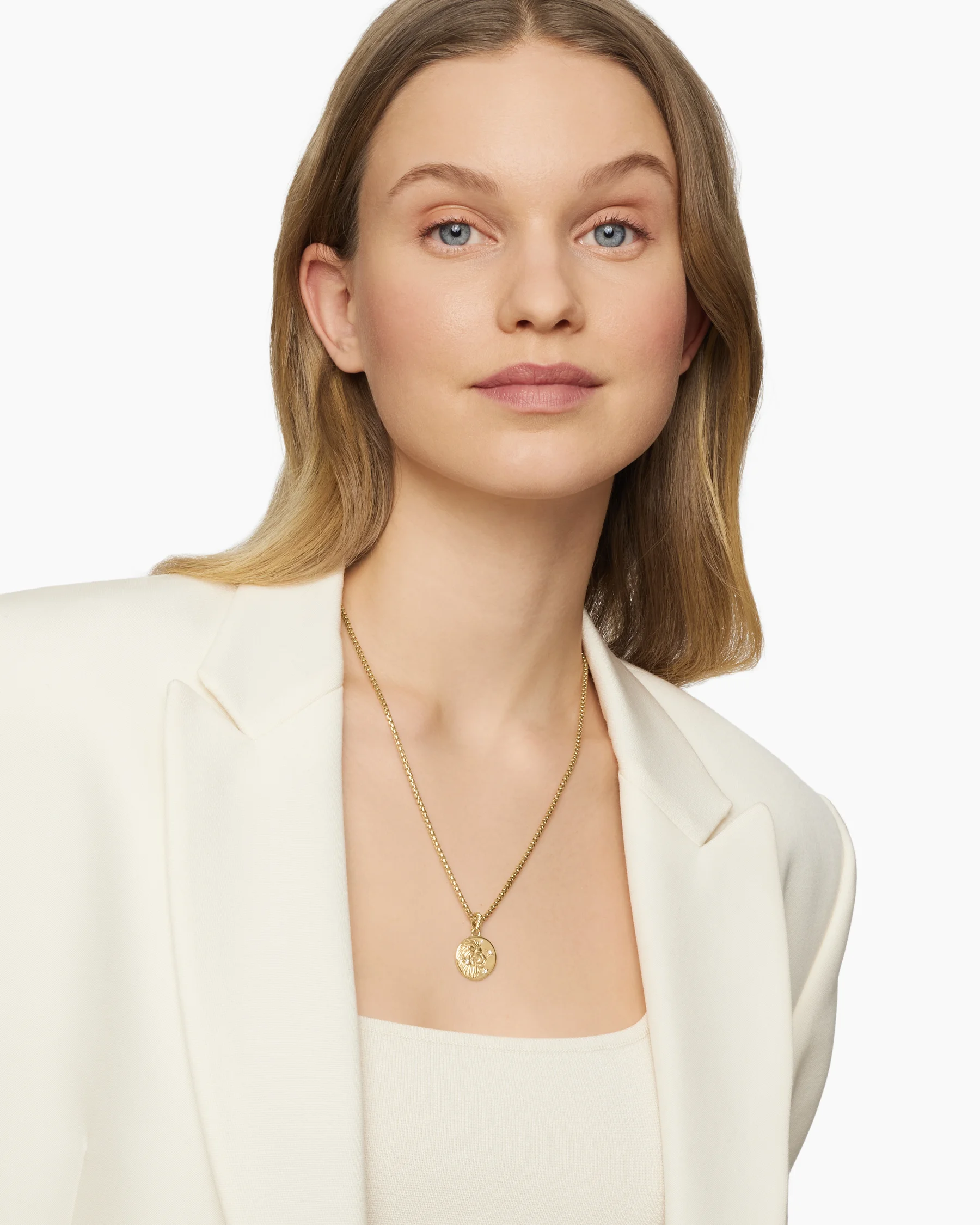 Leo Amulet in 18K Yellow Gold with Diamonds, 19mm 2 Leo Amulet in 18K Yellow Gold with Diamonds, 19mm