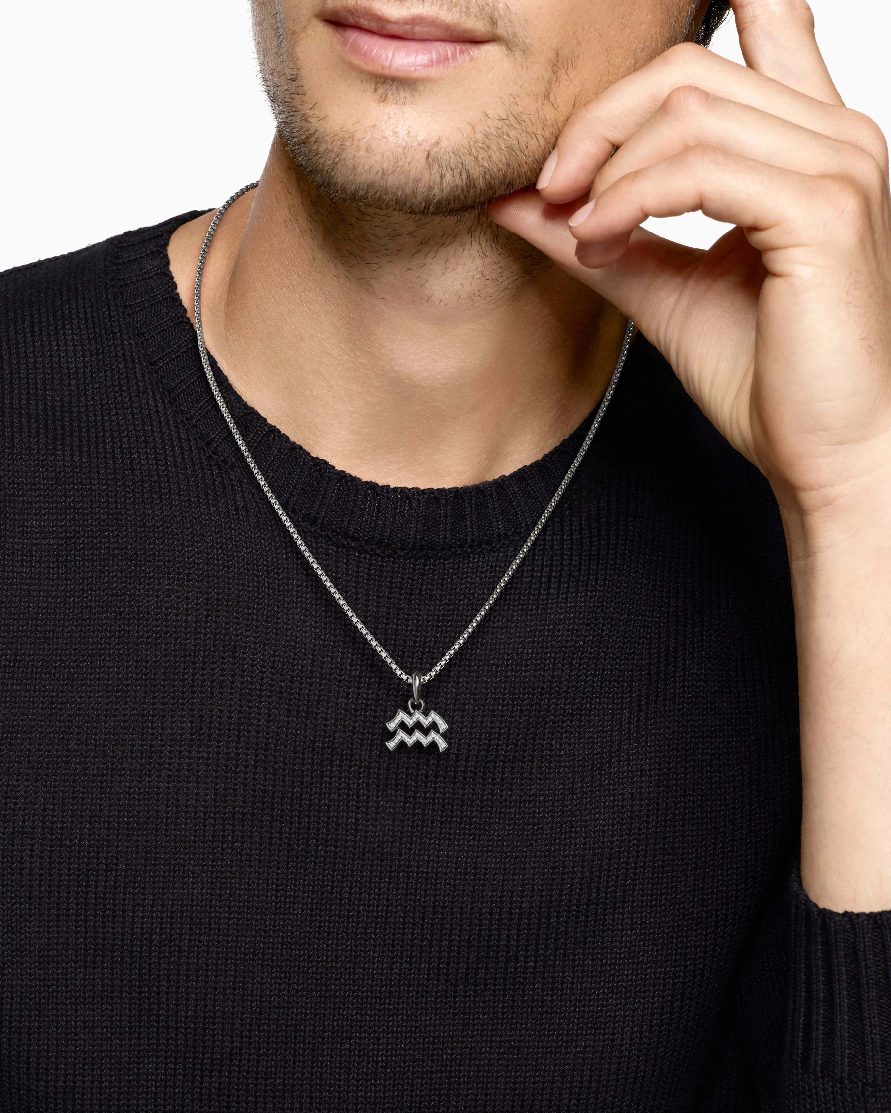 Aquarius Amulet in 18K Yellow Gold with Diamonds, 17.2mm