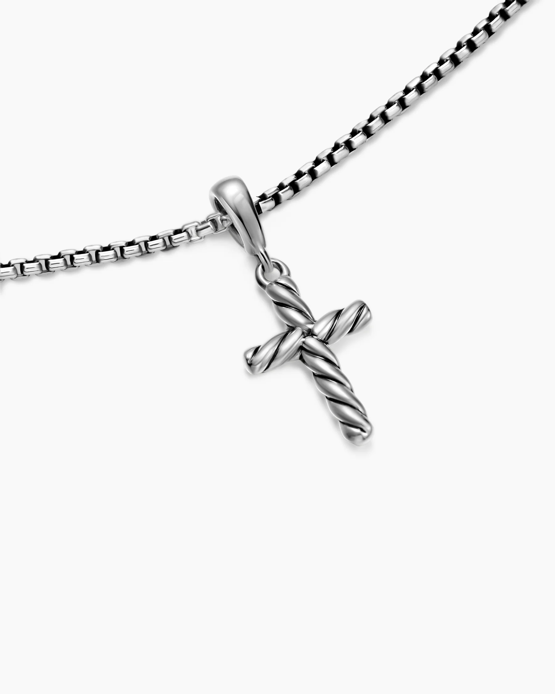 Cable Cross Pendant Necklace in 18K Yellow Gold, 17.5mm 10 Cable Cross Pendant Necklace in 18K Yellow Gold, 17.5mm