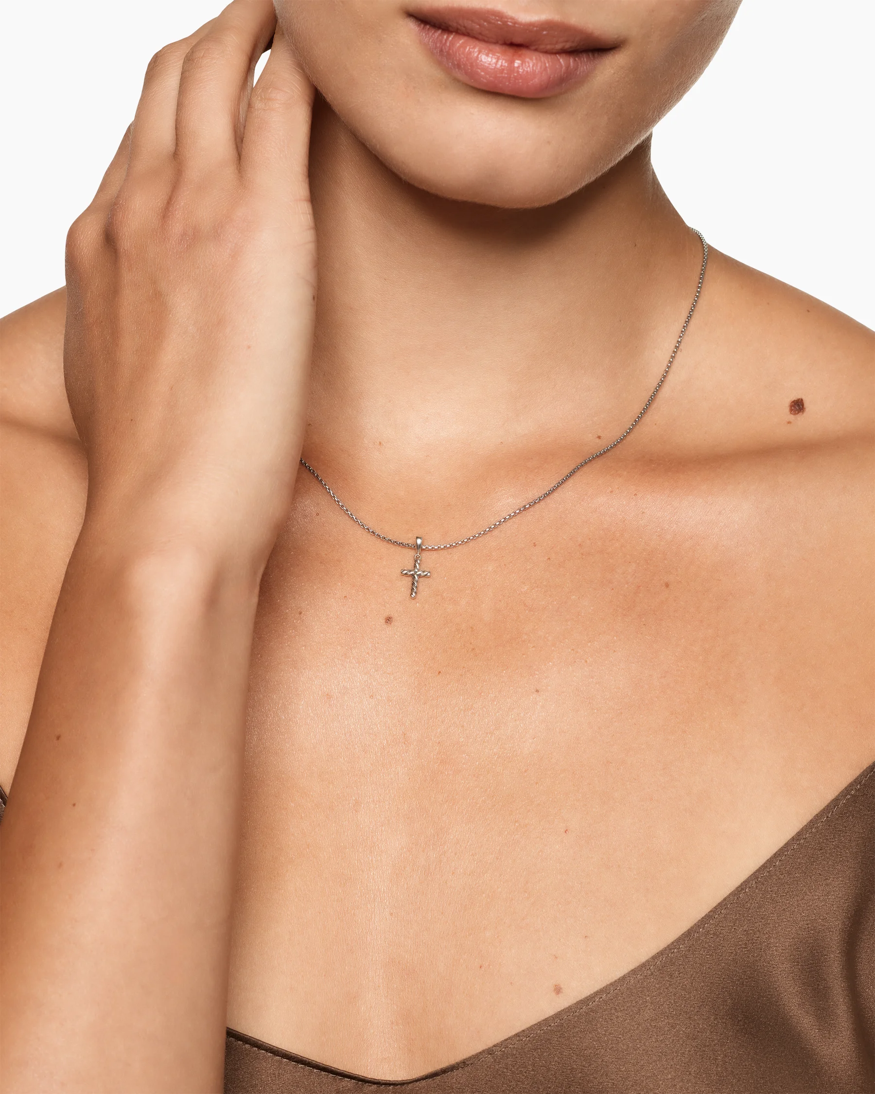 Cable Cross Pendant Necklace in 18K Yellow Gold, 17.5mm 7 Cable Cross Pendant Necklace in 18K Yellow Gold, 17.5mm